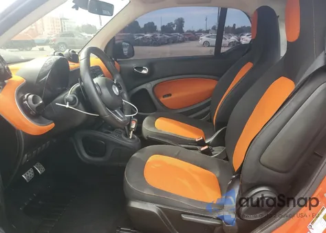 2016 Smart Fortwo z USA, uszkodzony, nr VIN WMEFJ5DA8GK047400